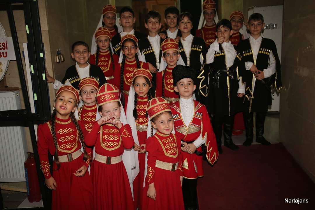 Bursa'da bir Kafkas Gecesi rüyası… 3 ddb92263 3d7b 418b bc94 78681745c1e7cocuklar