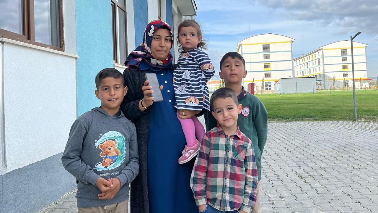 Deprem evlerini, yangın eşyalarını, dolandırıcılar paralarını aldı