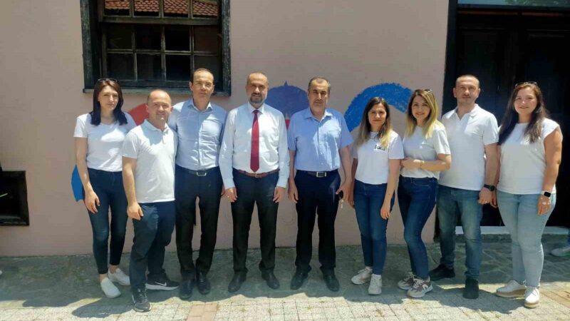 Bursa’da duvarlar, bağımlılıkla mücadele için boyandı Bursa Büyükşehir Belediyesi Gençlik ve Aile Destek Merkezi (GADEM) sayesinde