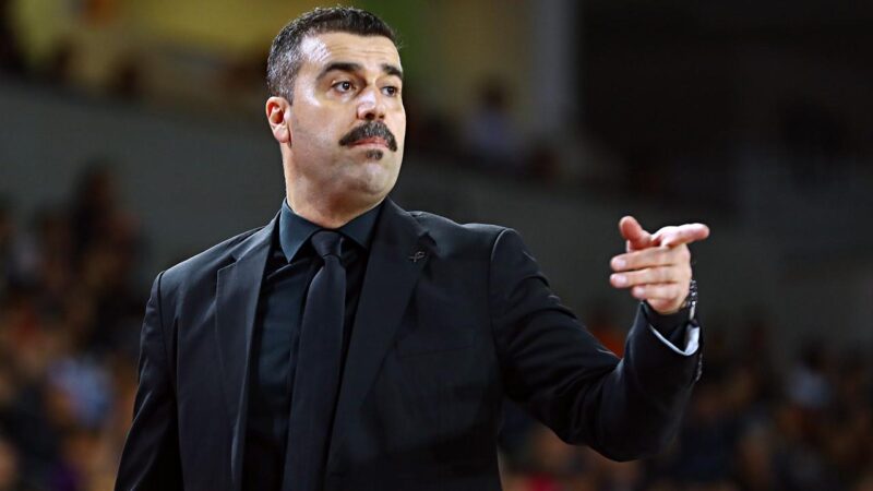 Türk Telekom’da Erdem Can ile yollar ayrıldı Basketbol Süper Lig ekiplerinden Türk Telekom, başantrenör Erdem Can'la yollarını