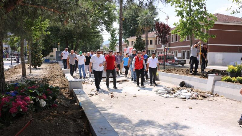 Gürsu Belediyesi hem sahada hem iş başında birlikte Gürsu Belediye Başkanı Mustafa Işık, seçim öncesi söz verdiği projelerinin