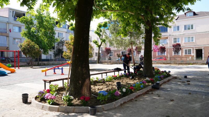 Gürsu’nun parkları yaza hazır Gürsu Belediyesi Park Bahçeler birimi ekipleri ilçe genelindeki parkları yaza