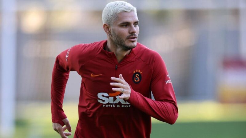 Galatasaray’da Icardi’nin kararı bekleniyor Galatasaray'da hücumdaki futbolcuların ayrılığı sonrası forvet eksikliği yaşanıyor. Sarı kırmızılılar,