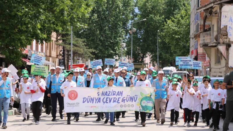 Gürsu’da gençler temiz çevre için yürüdü Gürsu Belediyesi, Dünya Çevre Günü’nde çevre bilincini artırmak, sıfır atık