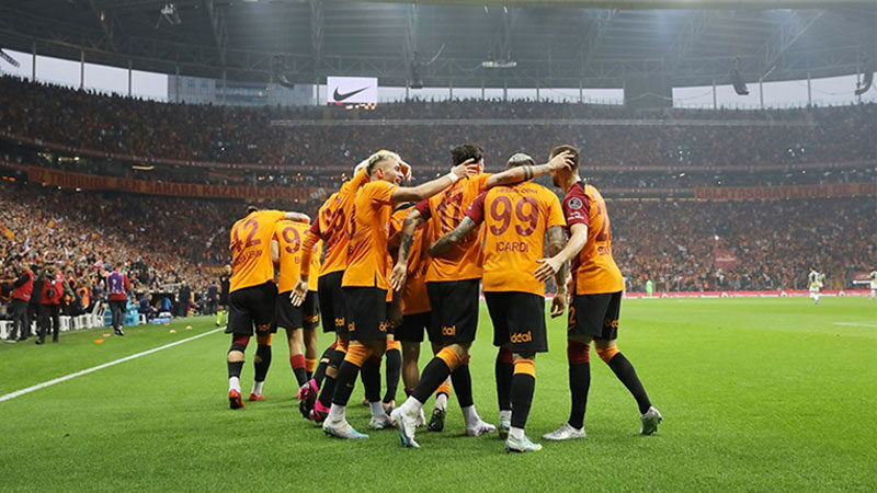 Galatasaray'da 23. şampiyonluk sonrası yeni sezon için yoğun çalışma sürüyor.
