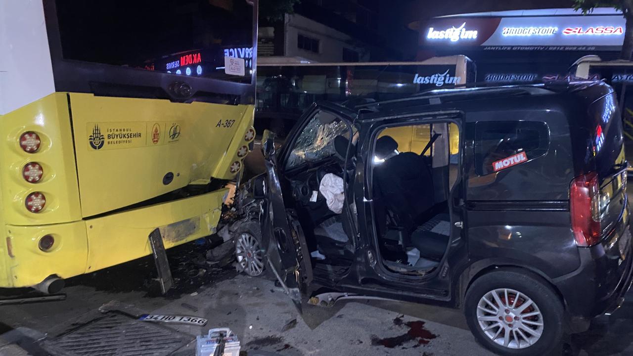 Kontrolden çıkan otomobil otobüse çarptı: 4’ü ağır 6 yaralı