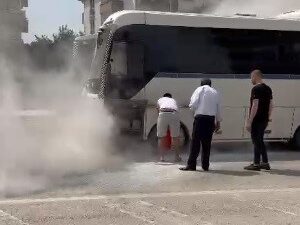 Bursa’da işçi taşıyan servis yanmaktan son anda kurtuldu
