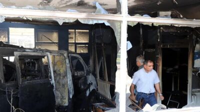 Oto galeride yangın çıktı, 6 araç zarar gördü