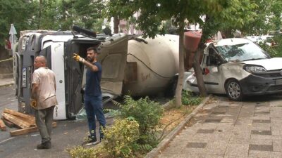Beton mikseri park halindeki araçların üzerine devrildi