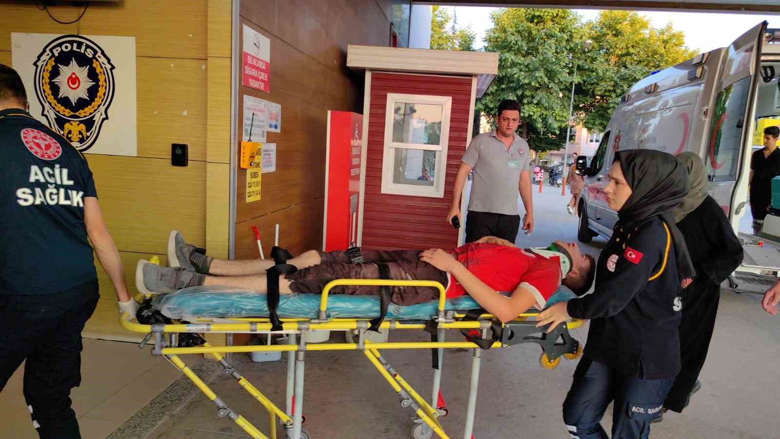 Bursa’da kamyonet ile motosiklet çarpıştı: 2 yaralı Bursa’da kamyonet ile motosiklet çarpıştı: 2 yaralı