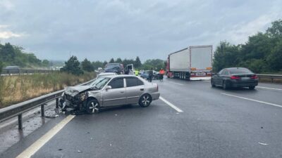 Zincirleme kaza: 10 araç birbirine girdi