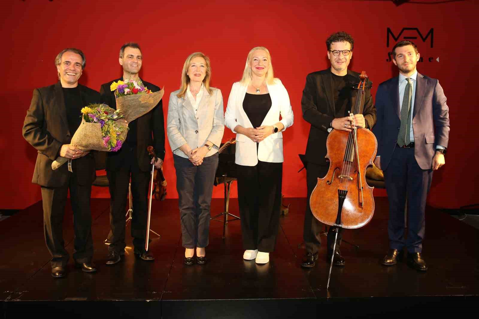 keman ve cellonun gitarla bulustugu konser f764c61