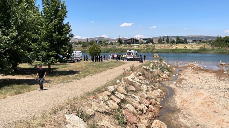 Kızılırmak’a giren 1 çocuk hayatını kaybetti, 2 çocuk kayıp Kızılırmak’a giren 1 çocuk hayatını kaybetti, 2 çocuk kayıp