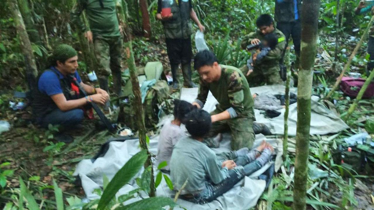 Düşen uçaktaki çocuklar 40 gün sonra sağ bulundu