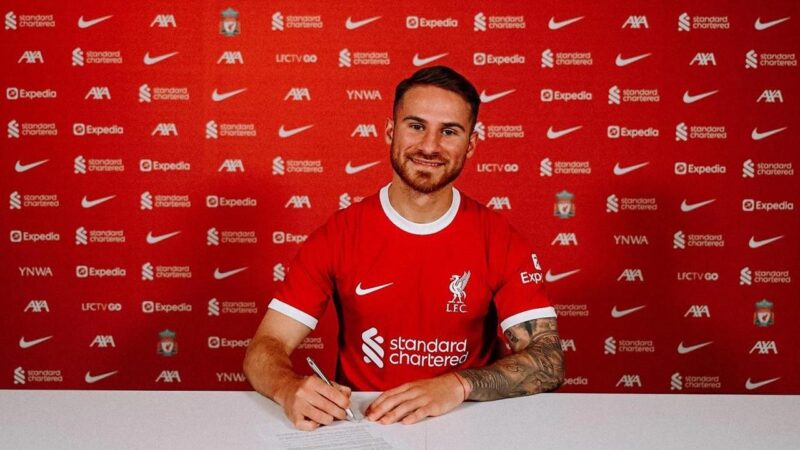 İngiltere Premier Lig takımlarından Liverpool, Arjantinli orta saha oyuncu Alexis