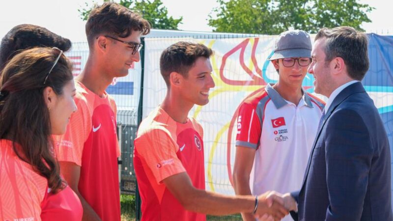 Milli okçular Hırvatistan’da altın madalya kazandı Hırvatistan'da düzenlenen Okçuluk Avrupa Grand Prix'sinin 2. ayağında milli sporcular