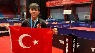 Milli sporcu Kenan Eren Kahraman’dan bronz madalya