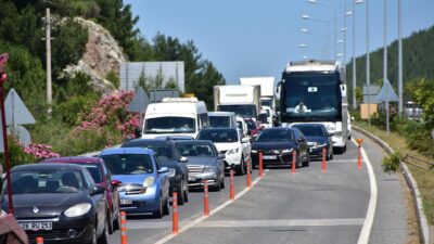 Muğla’ya tatilci akını: Kilometrelerce araç kuyruğu oluştu