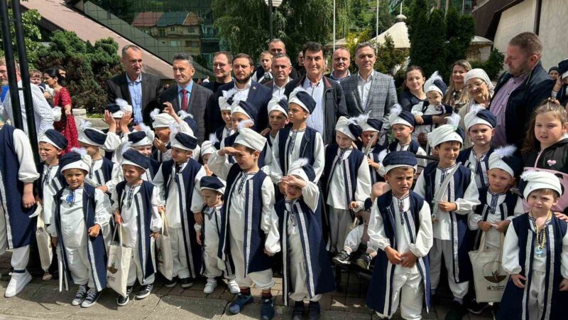 Osmangazi’den Karadağ’da sünnet şöleni Osmangazi Belediyesi ve Rojaye İslam Birliği Başkanlığı işbirliği ile Karadağ’ın