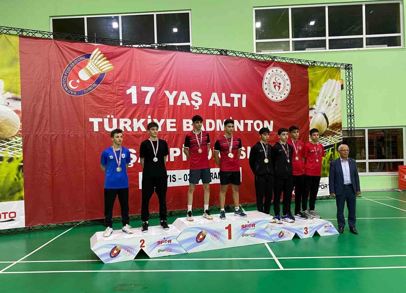Osmangazili badmintoncudan altın madalya Osmangazili badmintoncudan altın madalya
