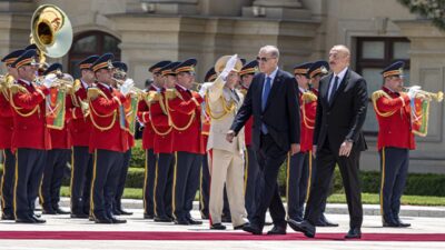 Cumhurbaşkanı Erdoğan Azerbaycan’da! Resmi törenle karşılandı