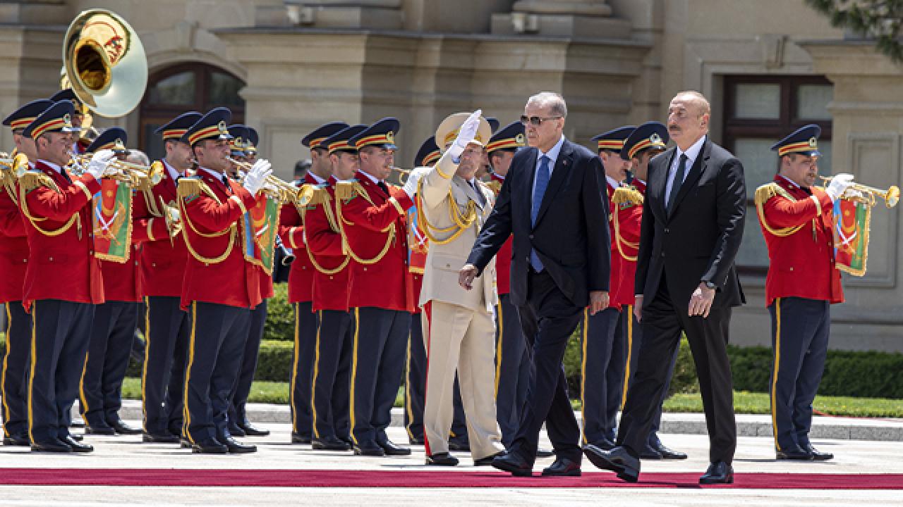 Cumhurbaşkanı Erdoğan Azerbaycan’da! Resmi törenle karşılandı Cumhurbaşkanı Erdoğan Azerbaycan’da! Resmi törenle karşılandı