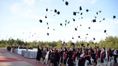 Bursa’da sağlık ordusunun yeni neferleri belgelerini aldı