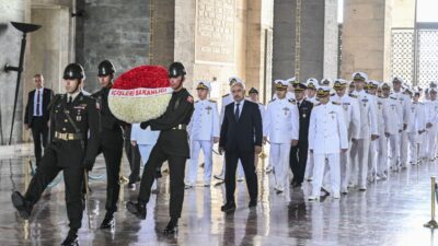 Sahil Güvenlik Komutanlığı’ndan Anıtkabir’e ziyaret