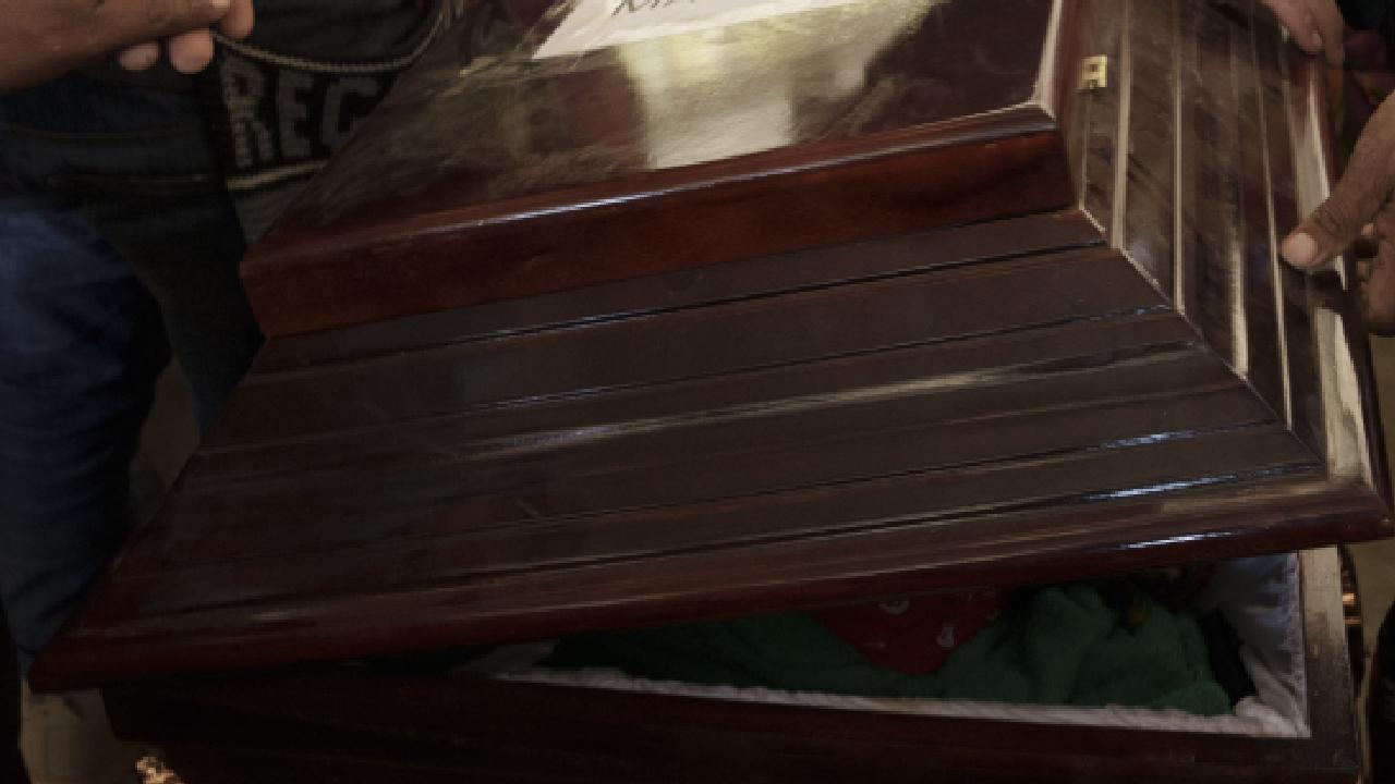 Öldü sanılan kadın tabutta nefes alırken bulundu Öldü sanılan kadın tabutta nefes alırken bulundu