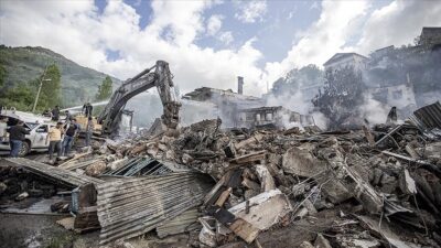 Yangın kâbusu: 12 ev kullanılamaz hale geldi