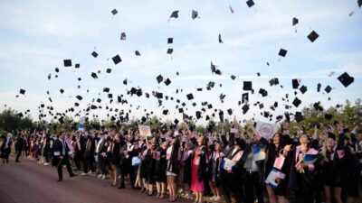Uludağ Üniversitesi’nde mezuniyet coşkusu