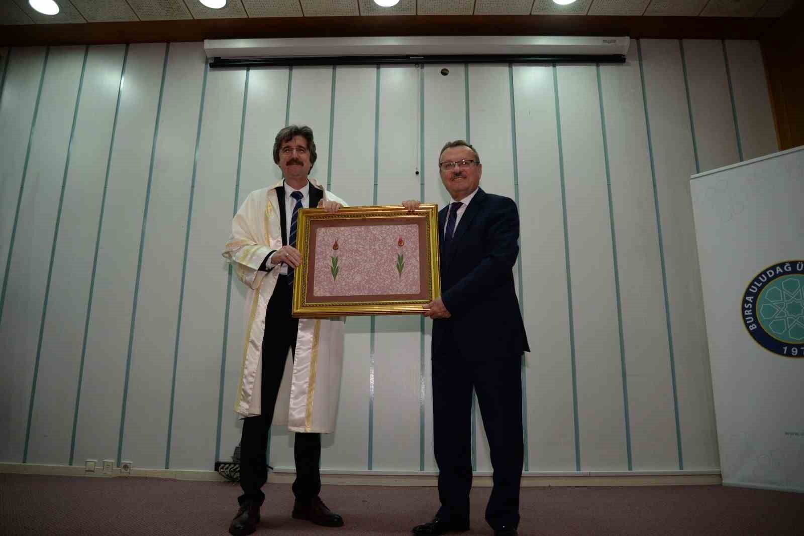 Uludağ Üniversitesi’nde bayrak değişimi! Yeni rektör görevi devraldı Uludağ Üniversitesi’nde bayrak değişimi! Yeni rektör görevi devraldı