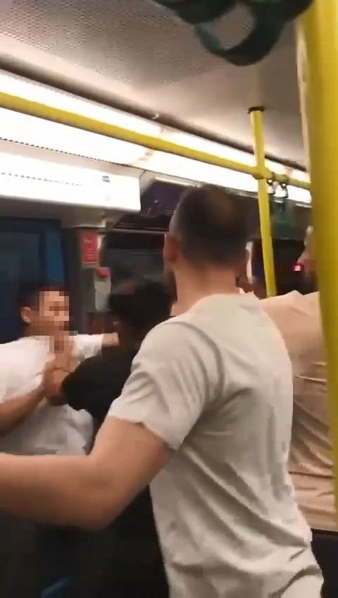 Bursa’da metroda yumruklar konuştu, bir kişi böyle darp edildi