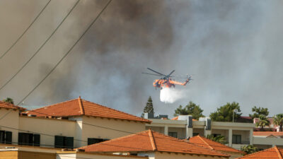 Rodos’un ardından Korfu’dan da dumanlar yükseldi: Binlerce kişi tahliye edildi