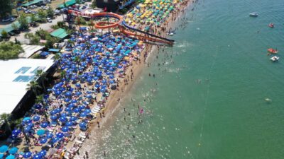 Masmavi sularla buluşan plajları, şelale, göl ve yaylalarıyla gözde mekanlar arasında…