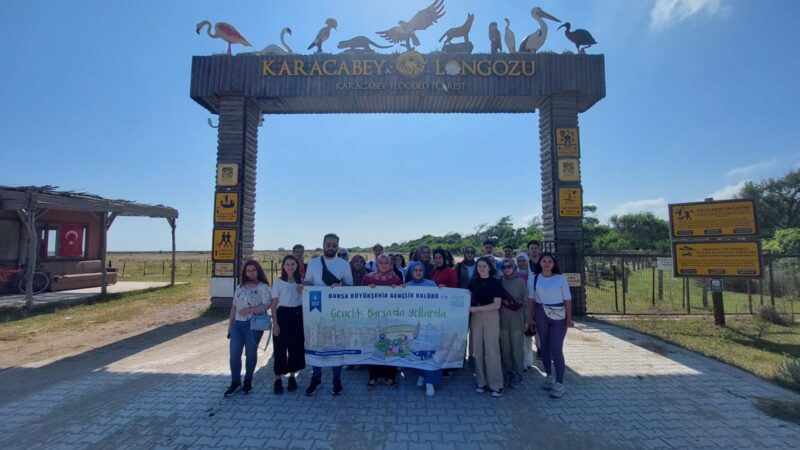 Gençlik rotalarına yenileri eklendi Büyükşehir Belediyesi’nin “Gençlik Bursa’da Yollarda” projesine yeni rotalar eklendi. Üniversite