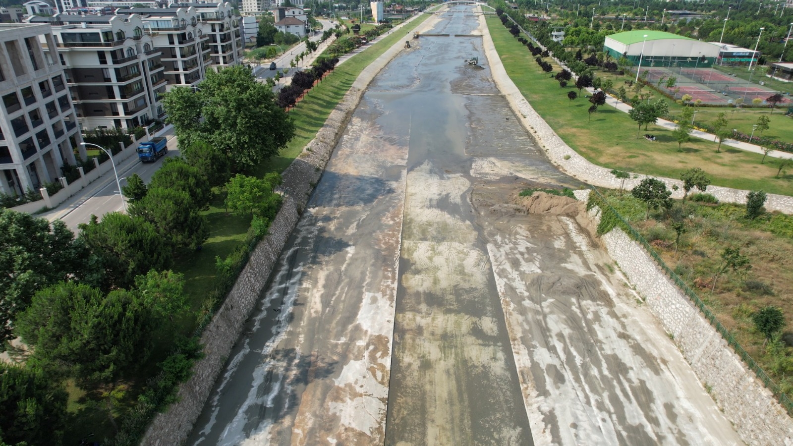 Hüdavendigar’da dere temizliği Hüdavendigar’da dere temizliği