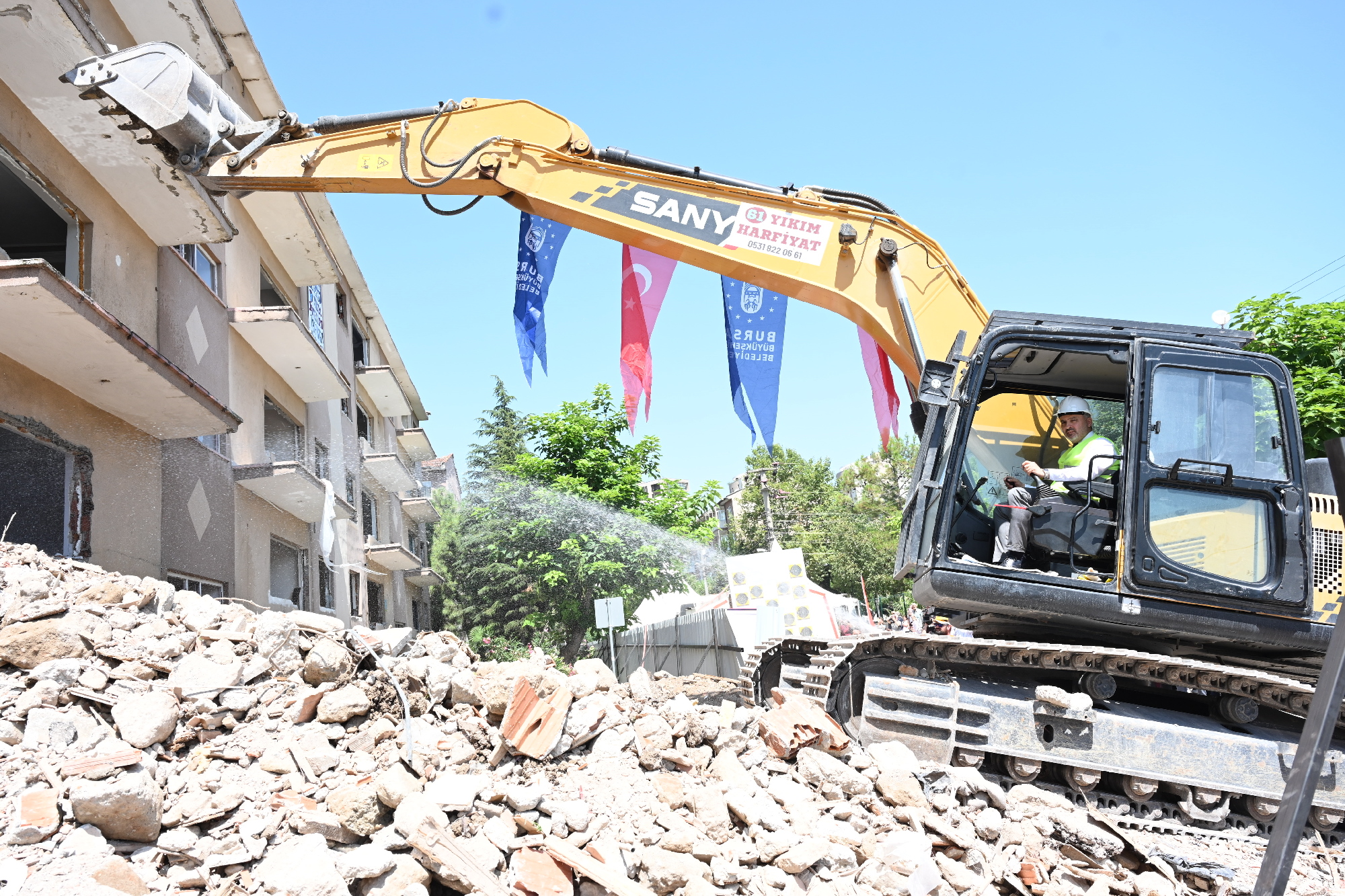 Bursa’da büyük dönüşüm ilk yıkımla başladı Bursa’da büyük dönüşüm ilk yıkımla başladı