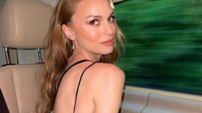 Davete pembe renkli bikinisiyle katıldı! Dikkatleri üzerine çekti…