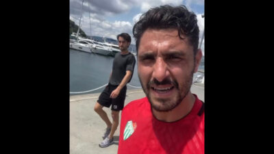 Hurmacı tatilde de Bursaspor eşofmanıyla