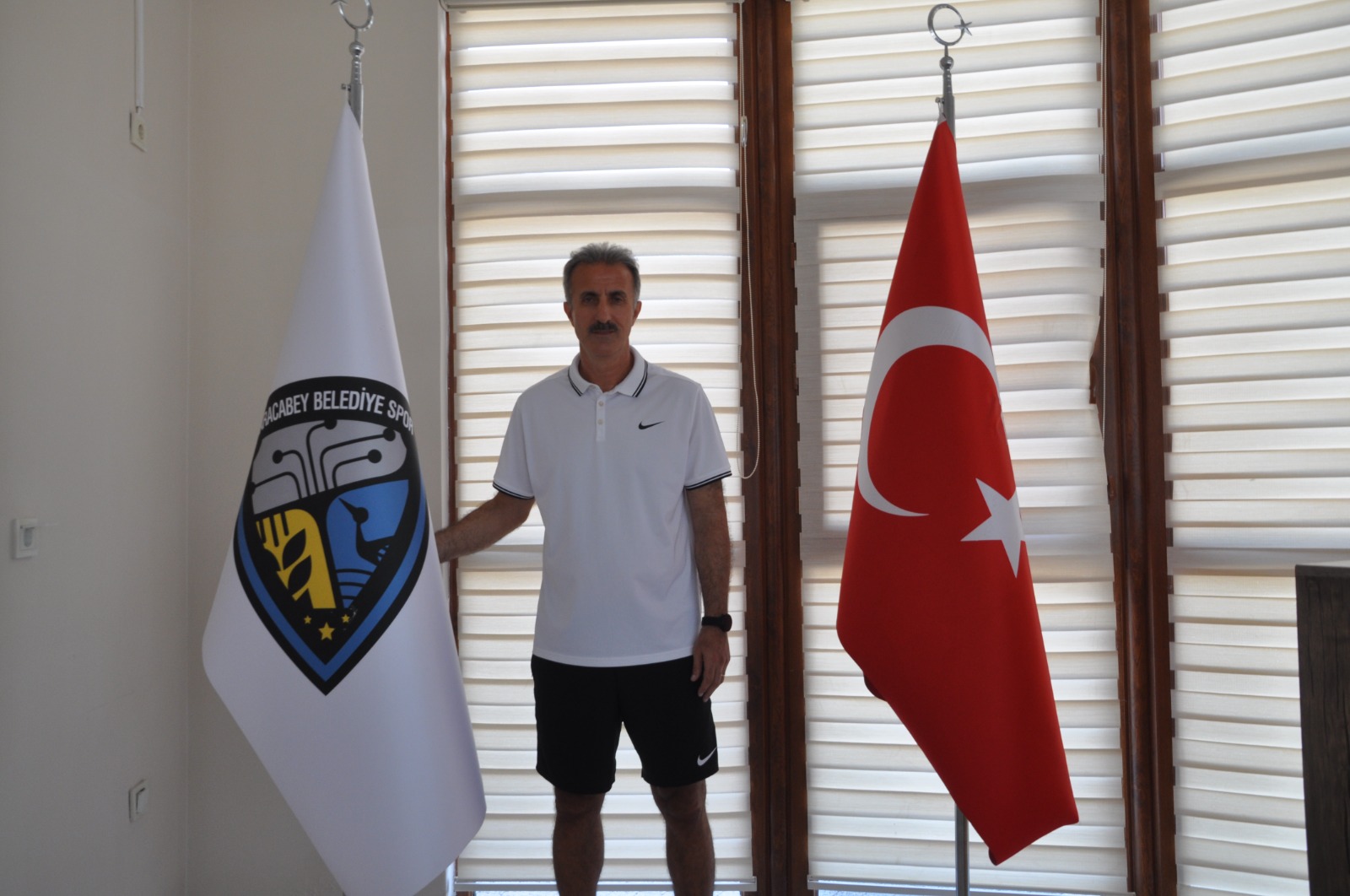 2.Lig’deki Bursa ekibinin yeni hocası imzayı attı!