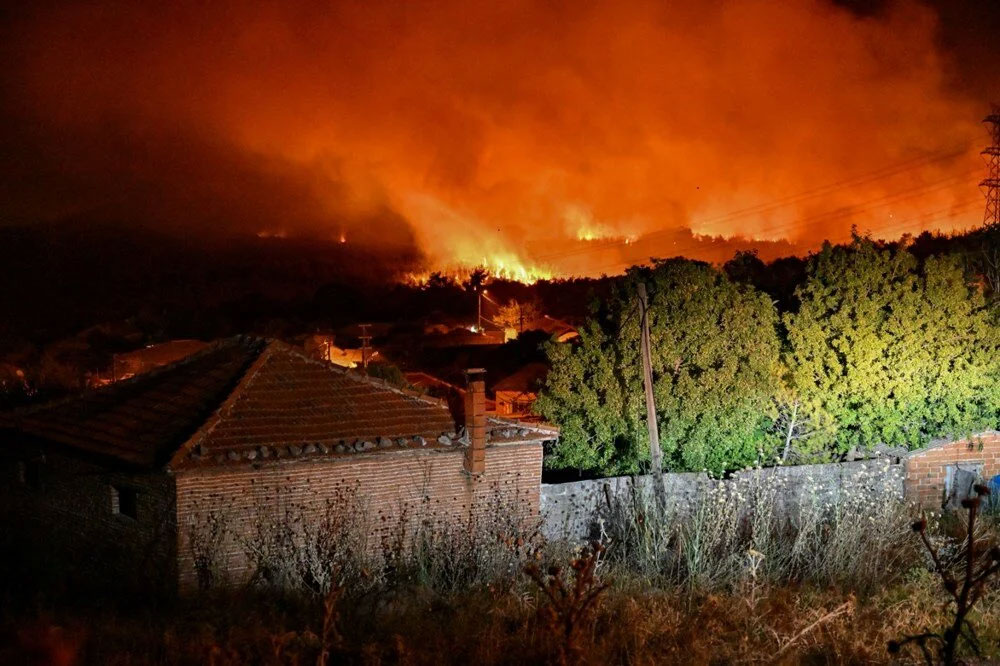Antalya, Çanakkale, Manisa, Balıkesir, İzmir ve Kütahya’da orman yangını