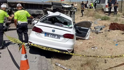 Yolcu indirmek için duran minibüse otomobil çarptı: 1 ölü, 10 yaralı