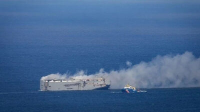 3 bin otomobil alev alev yanıyor! Gemide yangın…