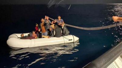 Yunan unsurlarınca ölüme terk edilen 16 kaçak göçmen kurtarıldı