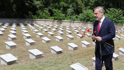 Bakan Fidan’dan Galiçya Cephesi Türk Şehitliği’ne ziyaret