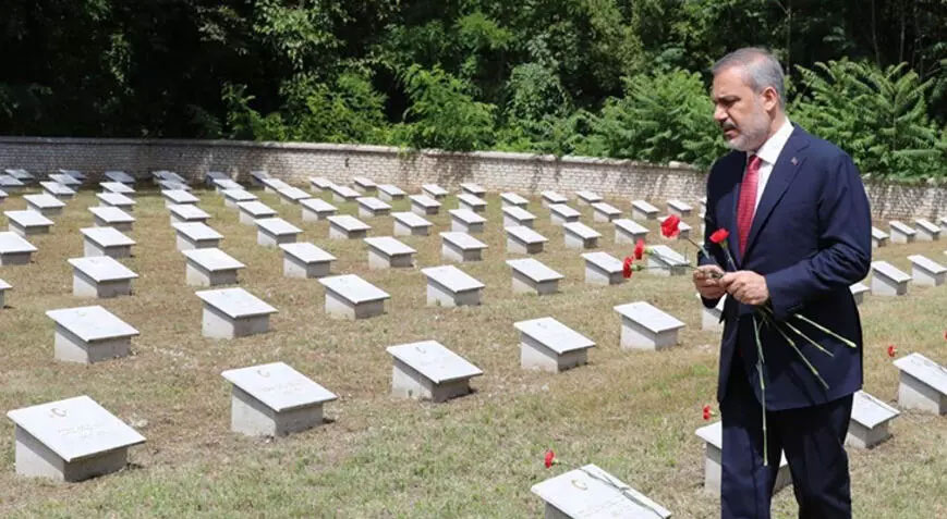 Bakan Fidan’dan Galiçya Cephesi Türk Şehitliği’ne ziyaret