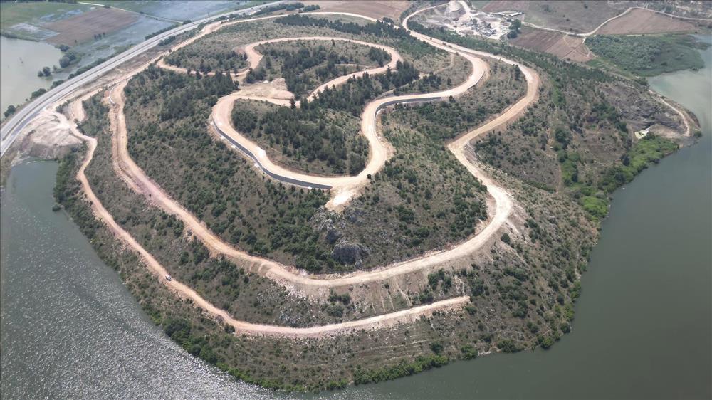 İnegöl Millet Bahçesi’nde altyapı için incelemeler yapıldı İnegöl Millet Bahçesi’nde altyapı için incelemeler yapıldı