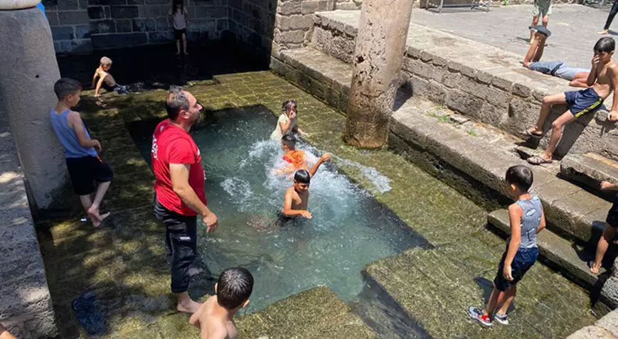 Diyarbakır’da termometreler 44 dereceyi gösterdi!