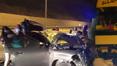 Otoyolda feci kaza! TIR, çekici ile otomobile çarptı: 2 ölü, 2 yaralı